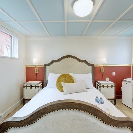 Victoria'S Parliamentary Suite With Private Rooftop Patio & Harbour View Esterno foto