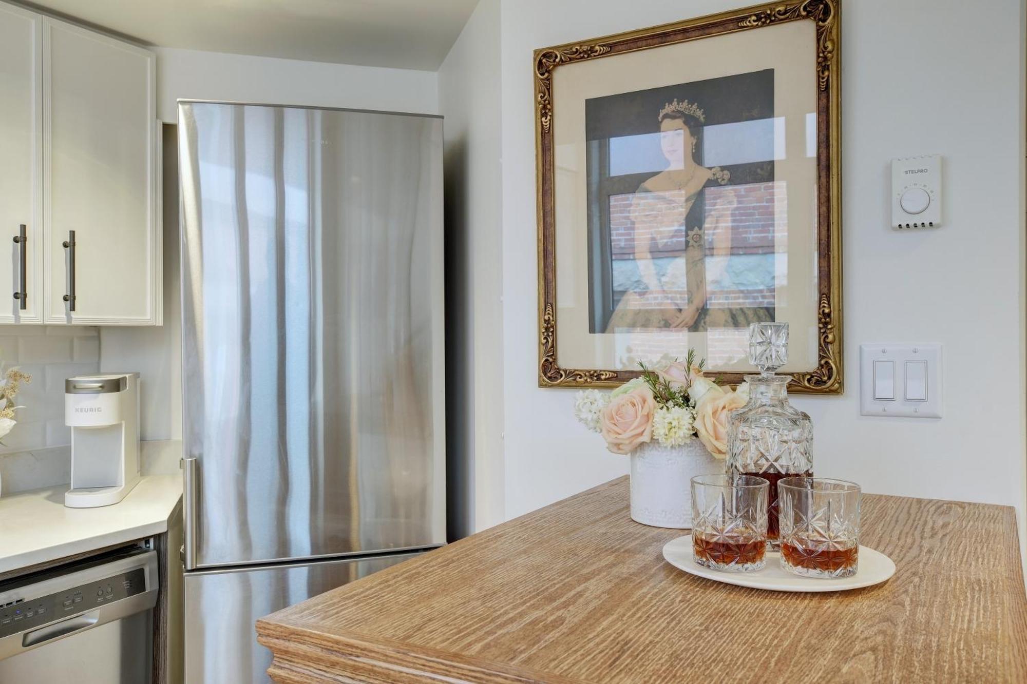 Victoria'S Parliamentary Suite With Private Rooftop Patio & Harbour View Esterno foto