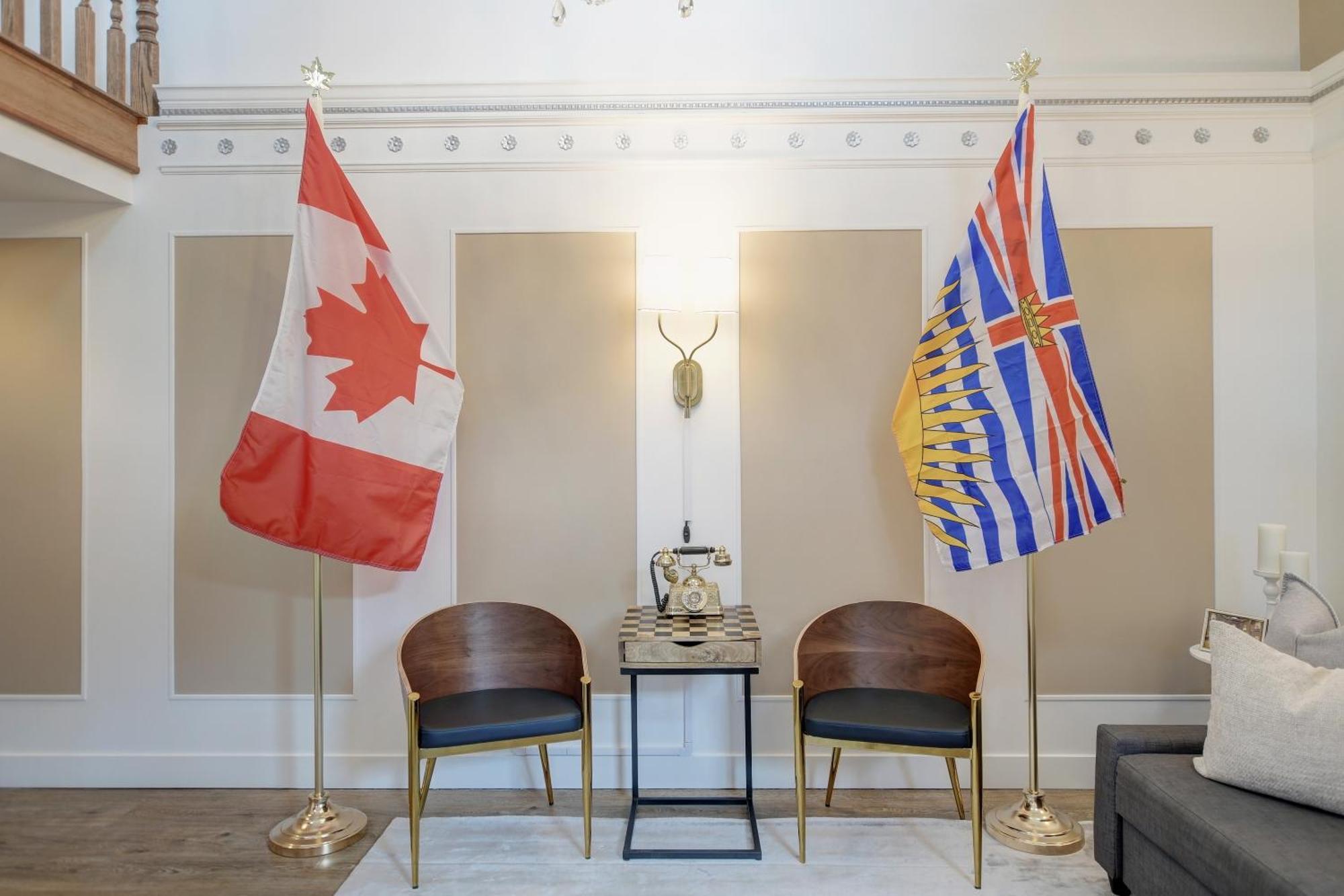 Victoria'S Parliamentary Suite With Private Rooftop Patio & Harbour View Esterno foto