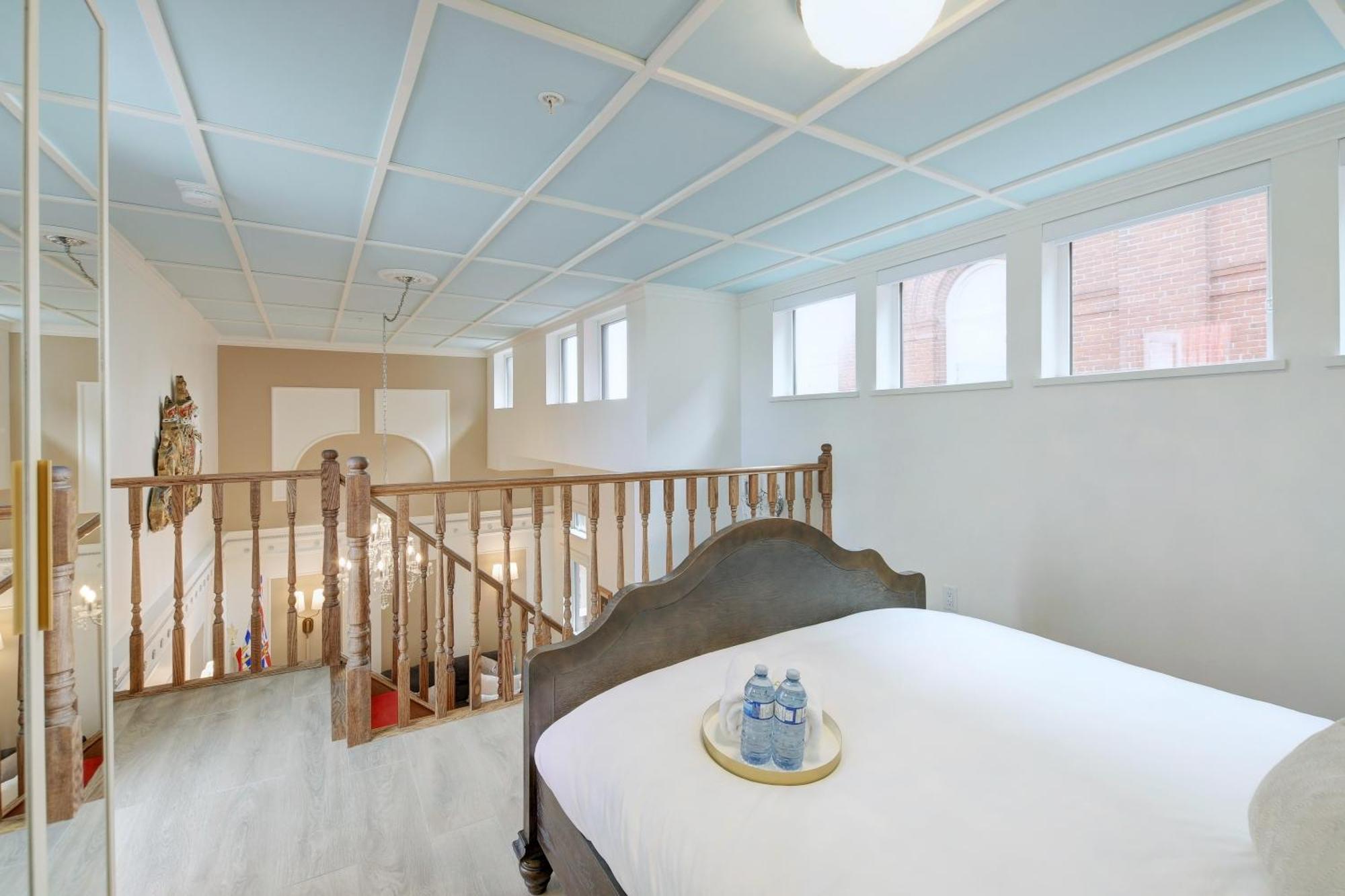 Victoria'S Parliamentary Suite With Private Rooftop Patio & Harbour View Esterno foto