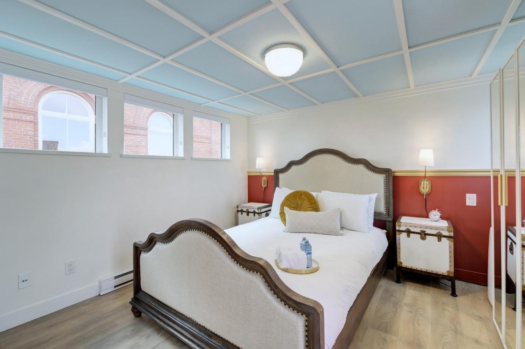 Victoria'S Parliamentary Suite With Private Rooftop Patio & Harbour View Esterno foto