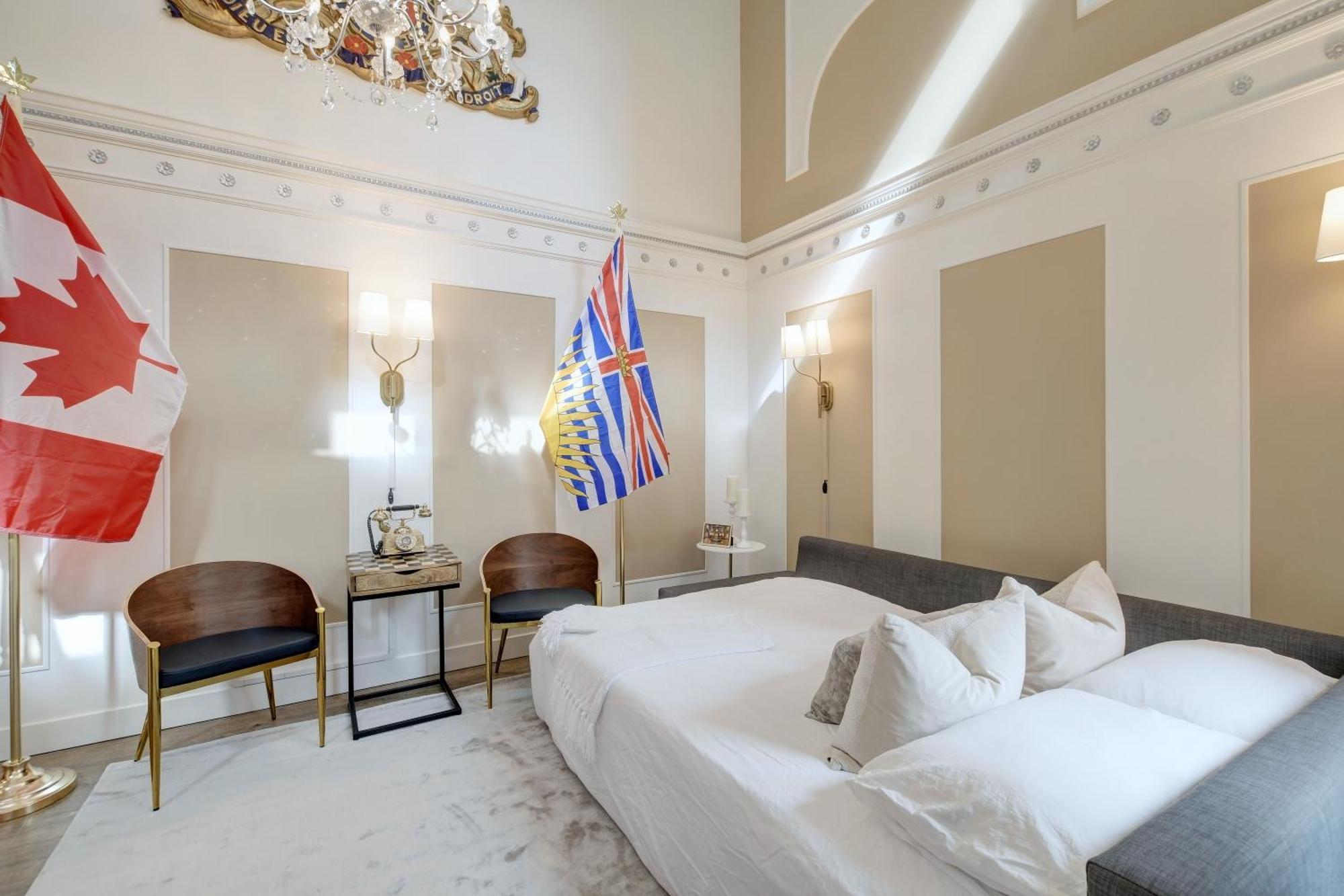 Victoria'S Parliamentary Suite With Private Rooftop Patio & Harbour View Esterno foto