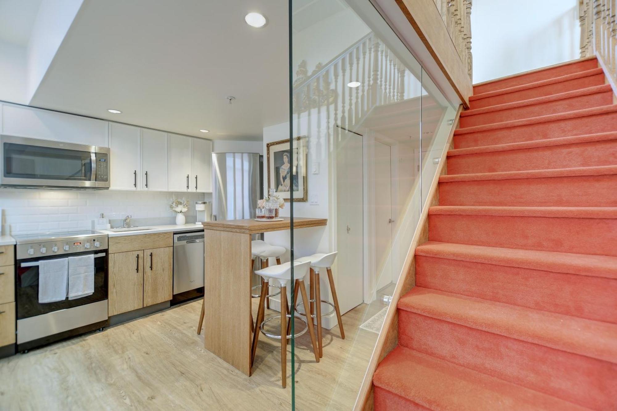 Victoria'S Parliamentary Suite With Private Rooftop Patio & Harbour View Esterno foto